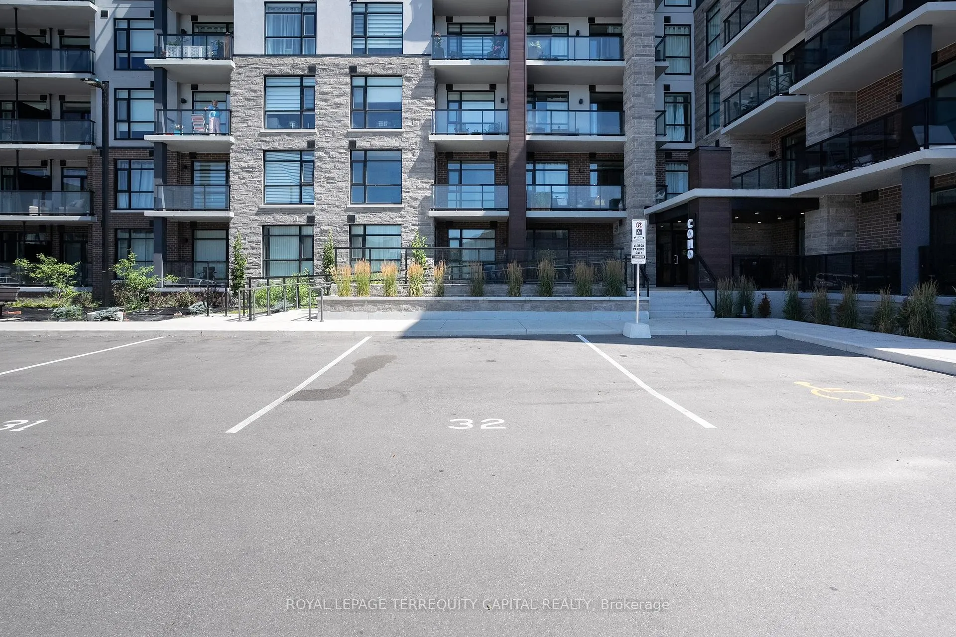 Photo 19 of Unit 313, 600 North Service Road, Hamilton, Stoney Creek — HOMEH
