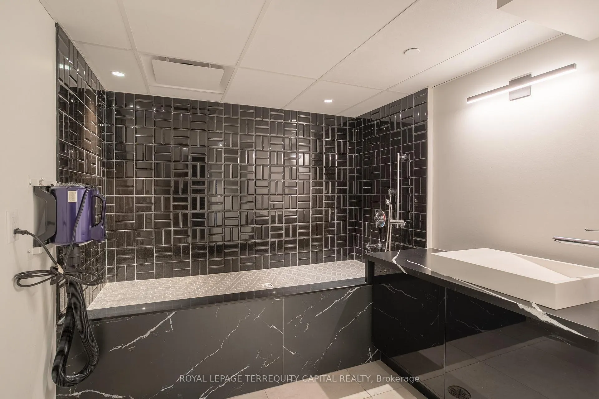 Photo 23 of Unit 313, 600 North Service Road, Hamilton, Stoney Creek — HOMEH