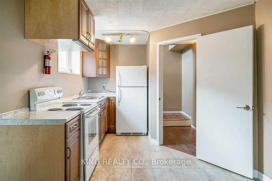 Photo 3 of Unit Bsmt, 74 Green Maple Drive, St. Catharines, Secord Woods — HOMEH