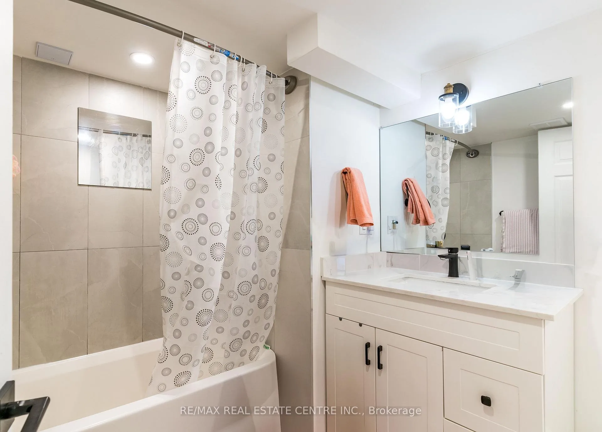 Photo 13 of Unit LOWER, 268 Brucedale Avenue E, Hamilton, Inch Park — HOMEH
