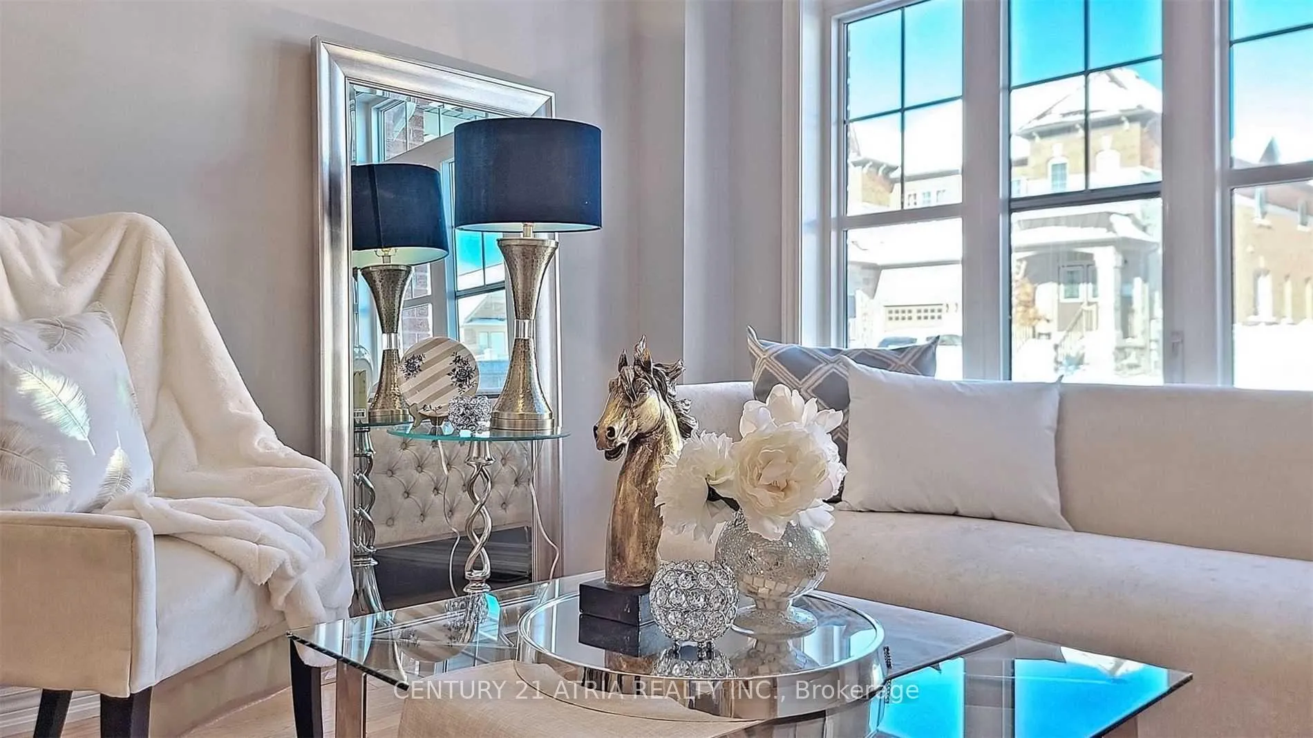 Photo 8 of 131 Christian Ritter Drive, Markham, Berczy — HOMEH