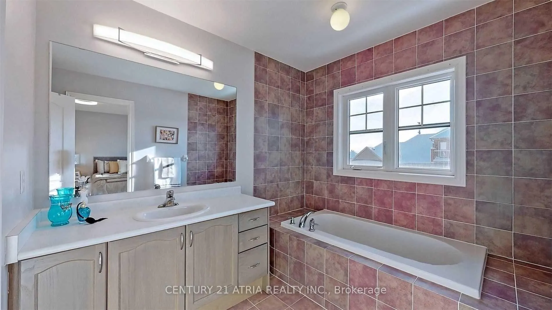 Photo 21 of 131 Christian Ritter Drive, Markham, Berczy — HOMEH
