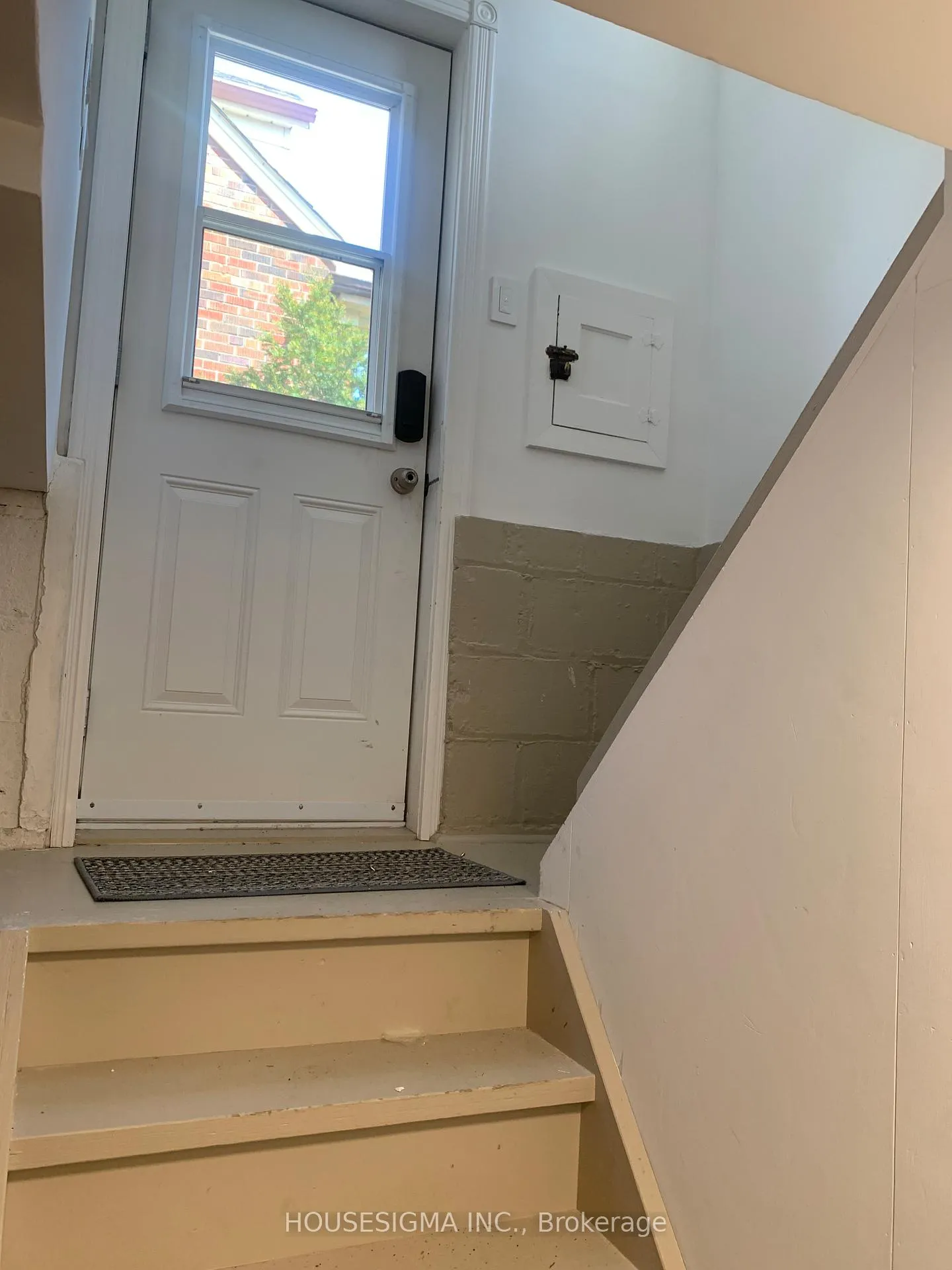 Photo 3 of 324 Lawrence Avenue W, Toronto, Bedford Park-Nortown — HOMEH