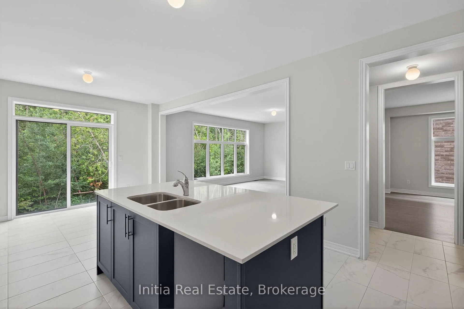 Photo 4 of 1474 Davis Loop Circle, Innisfil, Lefroy — HOMEH