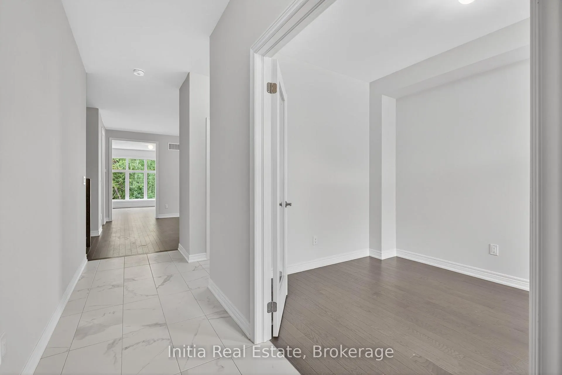 Photo 6 of 1474 Davis Loop Circle, Innisfil, Lefroy — HOMEH