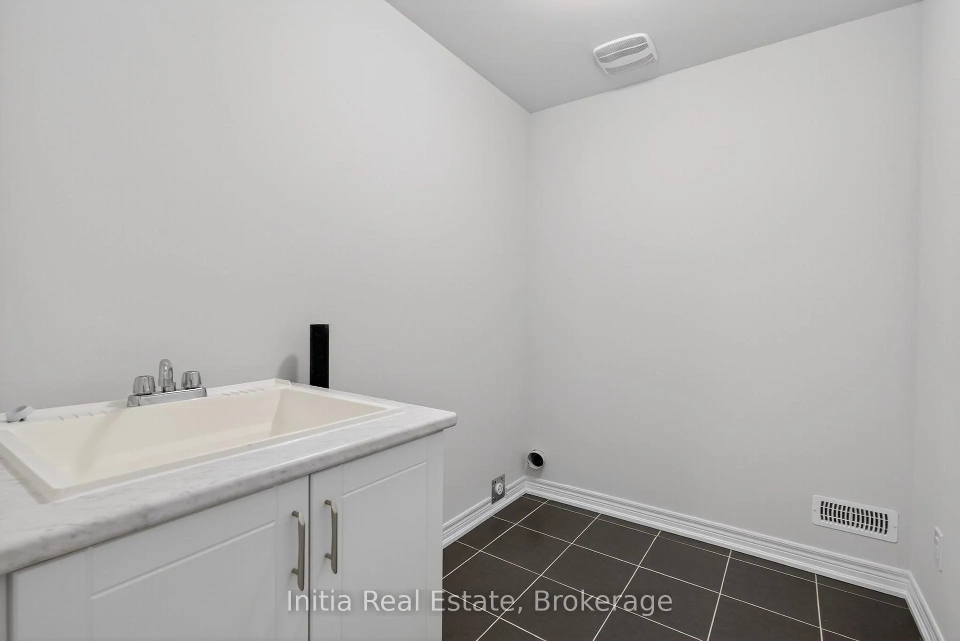 Photo 34 of 1474 Davis Loop Circle, Innisfil, Lefroy — HOMEH