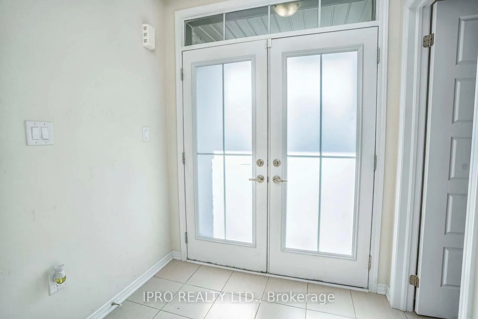 Photo 2 of 23 Cactus Crescent, Hamilton, Stoney Creek Mountain — HOMEH