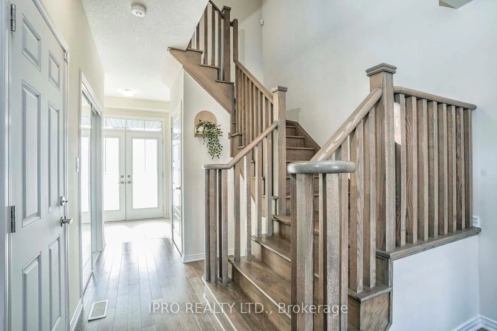 Photo 3 of 23 Cactus Crescent, Hamilton, Stoney Creek Mountain — HOMEH