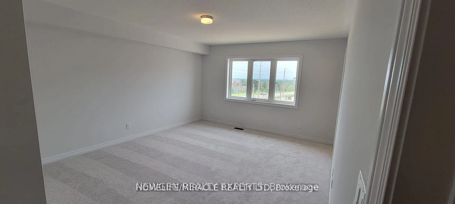 Photo 10 of 2012 Cameron Lott Crescent, Oshawa, Kedron — HOMEH