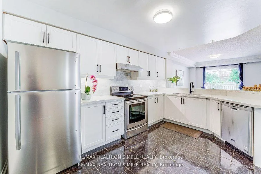 Photo 3 of 71 Schouten Crescent, Markham, Vinegar Hill — HOMEH