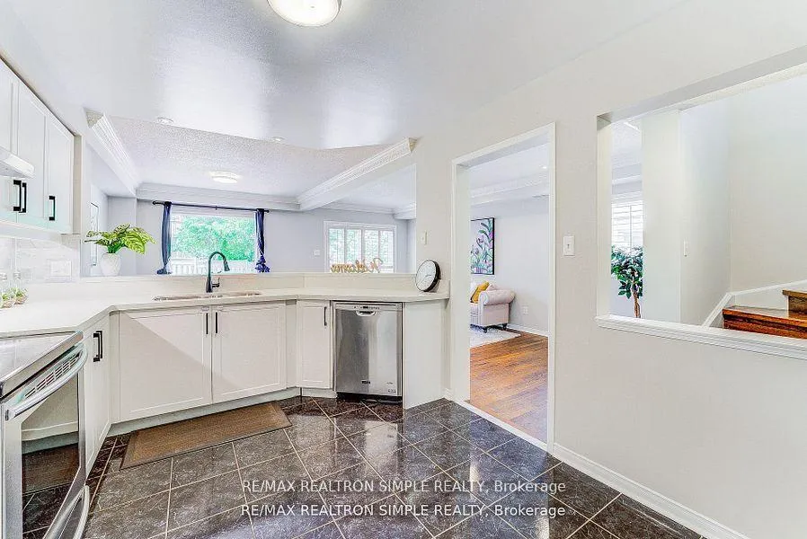 Photo 4 of 71 Schouten Crescent, Markham, Vinegar Hill — HOMEH