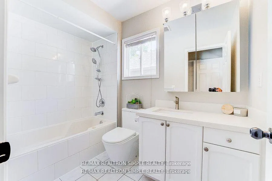 Photo 19 of 71 Schouten Crescent, Markham, Vinegar Hill — HOMEH
