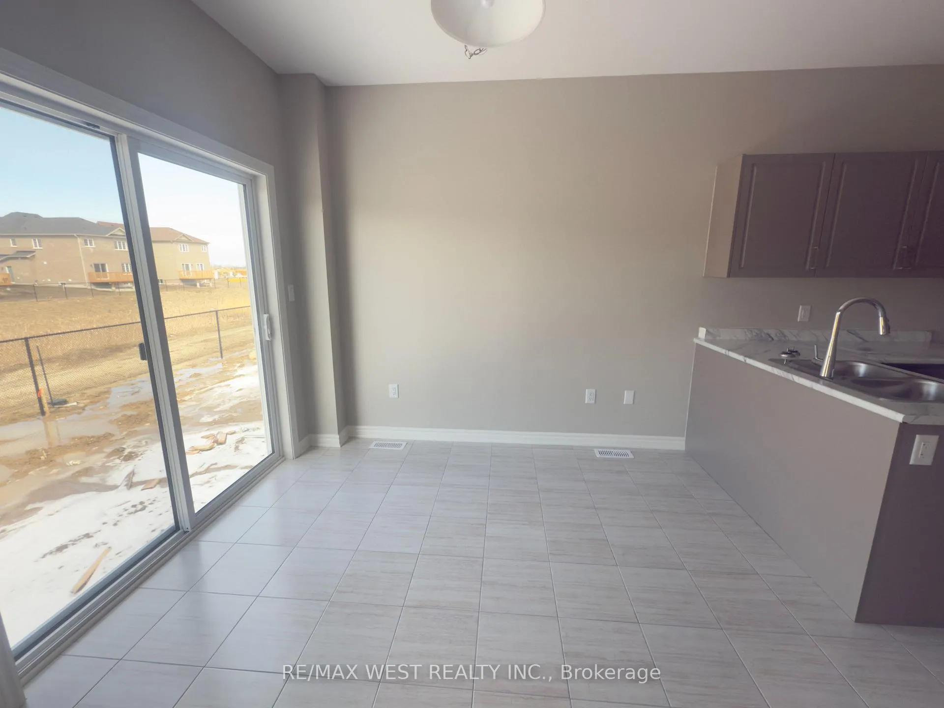 Photo 4 of 248 Springfield Crescent E, Clearview, Stayner — HOMEH