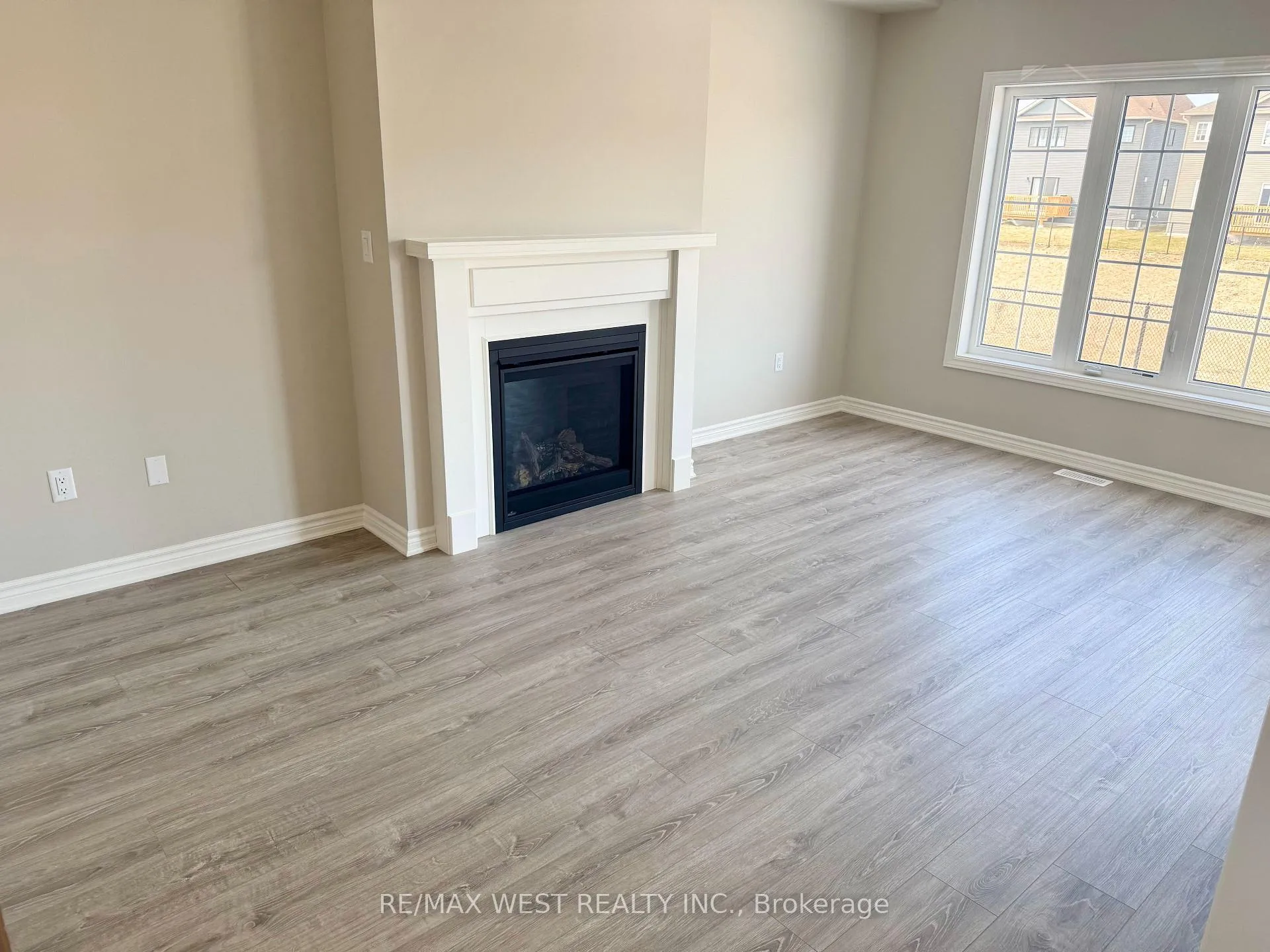 Photo 7 of 248 Springfield Crescent E, Clearview, Stayner — HOMEH