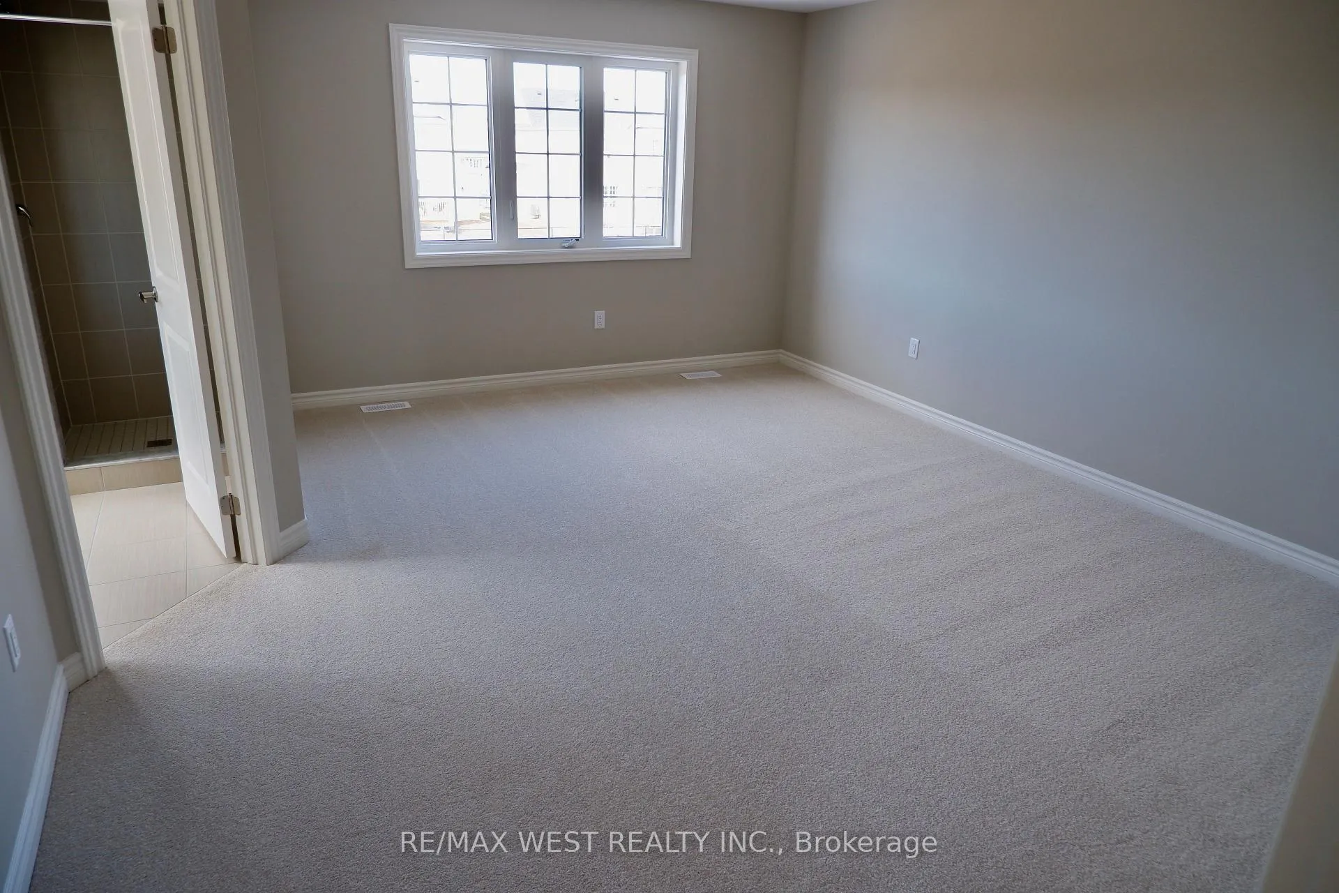 Photo 11 of 248 Springfield Crescent E, Clearview, Stayner — HOMEH