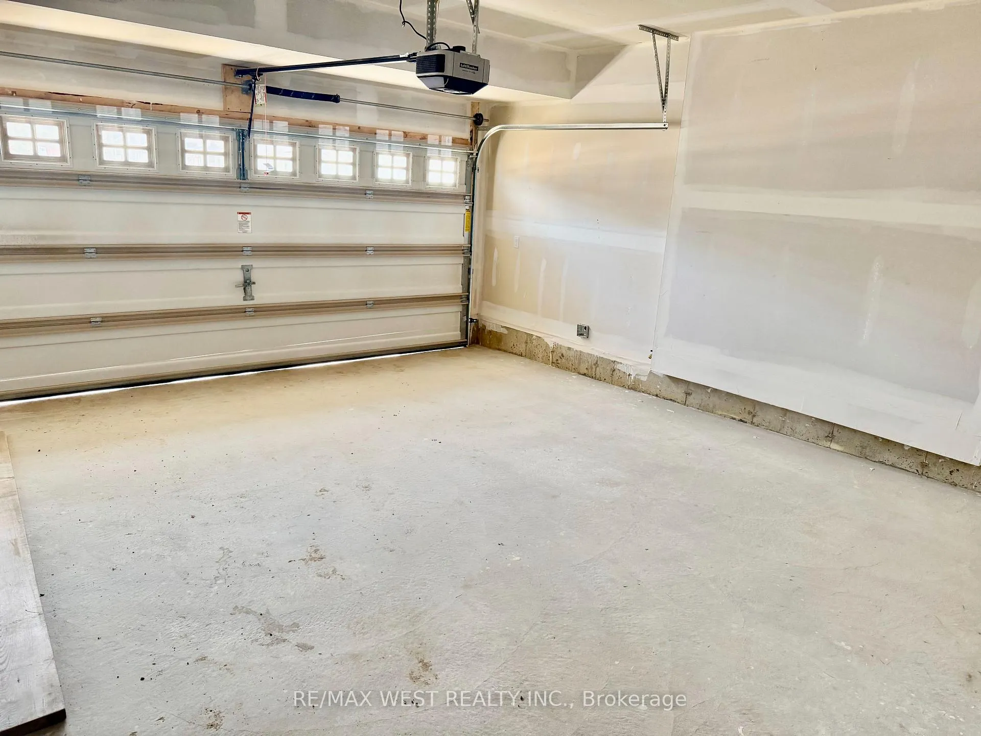 Photo 19 of 248 Springfield Crescent E, Clearview, Stayner — HOMEH