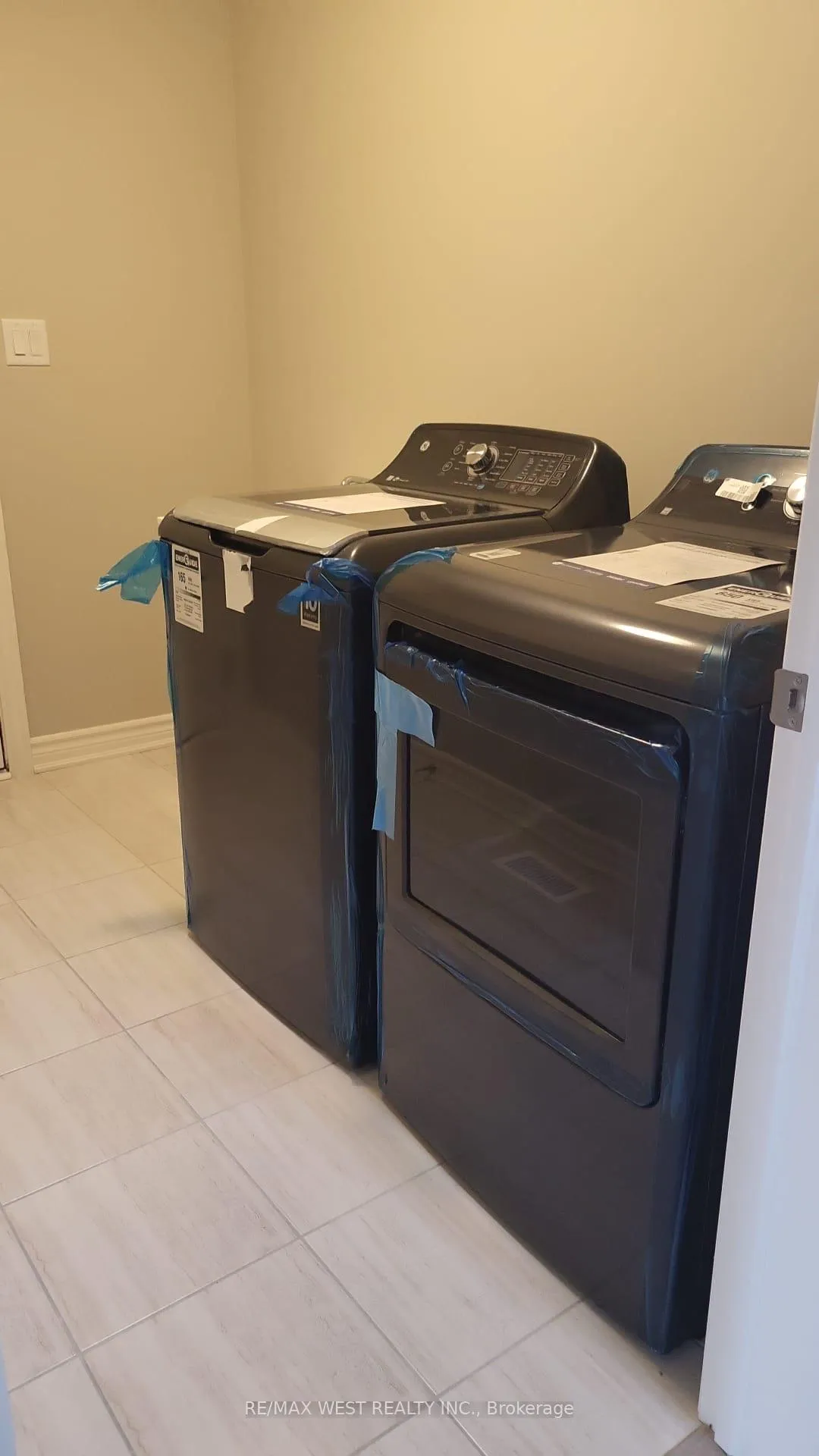Photo 20 of 248 Springfield Crescent E, Clearview, Stayner — HOMEH