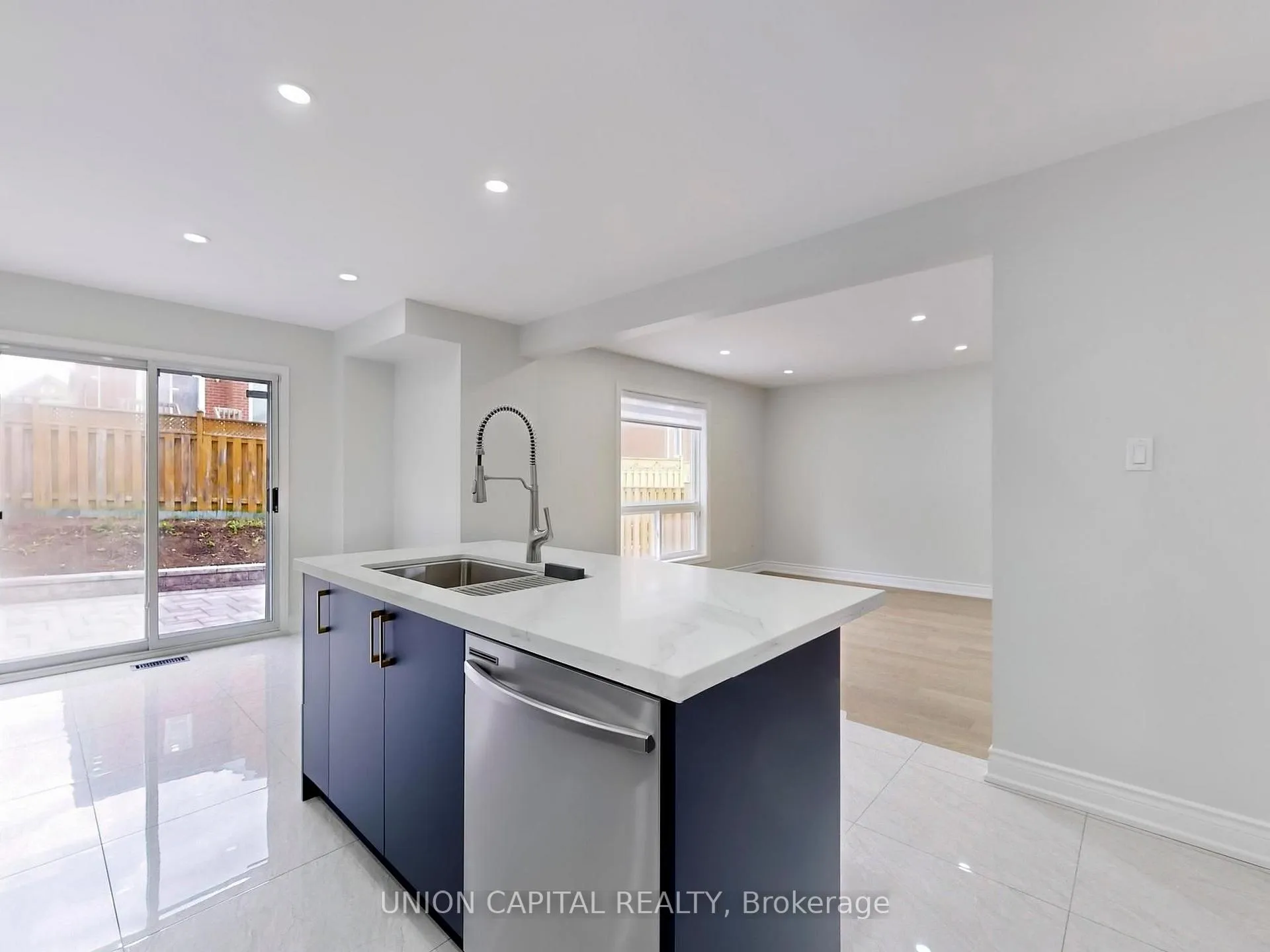 Photo 14 of 143 Halterwood Circle, Markham, Markville — HOMEH