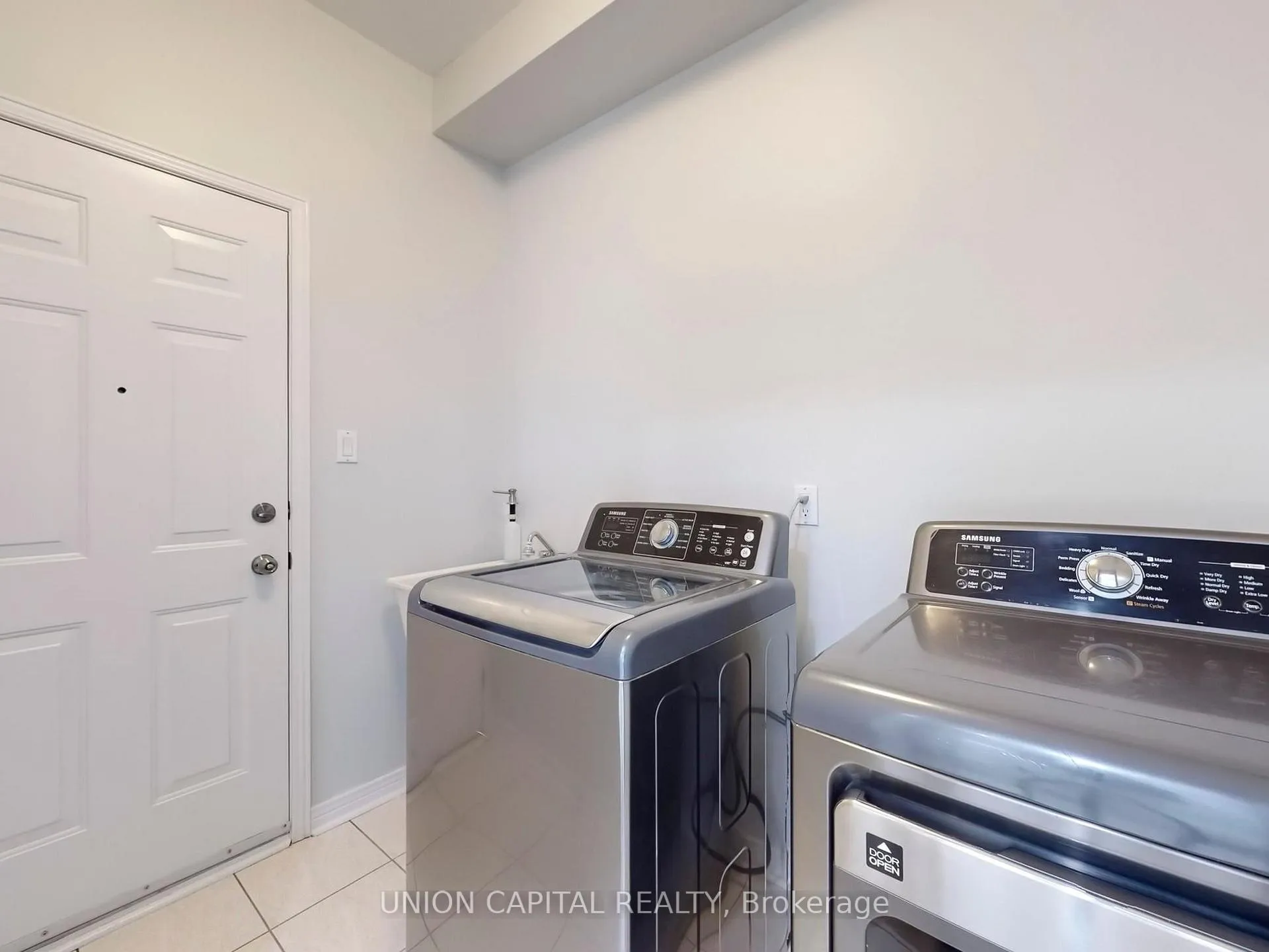 Photo 18 of 143 Halterwood Circle, Markham, Markville — HOMEH