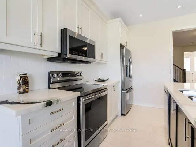 Photo 10 of 74 Heming Trail, Hamilton, Ancaster — HOMEH