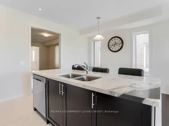 Photo 11 of 74 Heming Trail, Hamilton, Ancaster — HOMEH