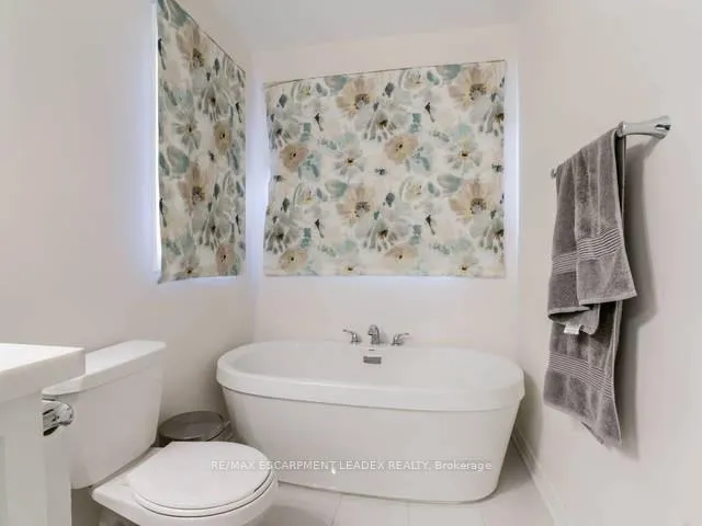 Photo 18 of 74 Heming Trail, Hamilton, Ancaster — HOMEH