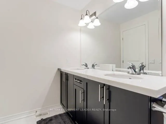 Photo 20 of 74 Heming Trail, Hamilton, Ancaster — HOMEH