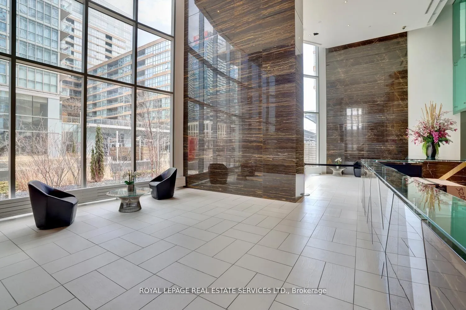 Photo 3 of Unit 3902, 21 Iceboat Terrace, Toronto, Waterfront Communities — HOMEH