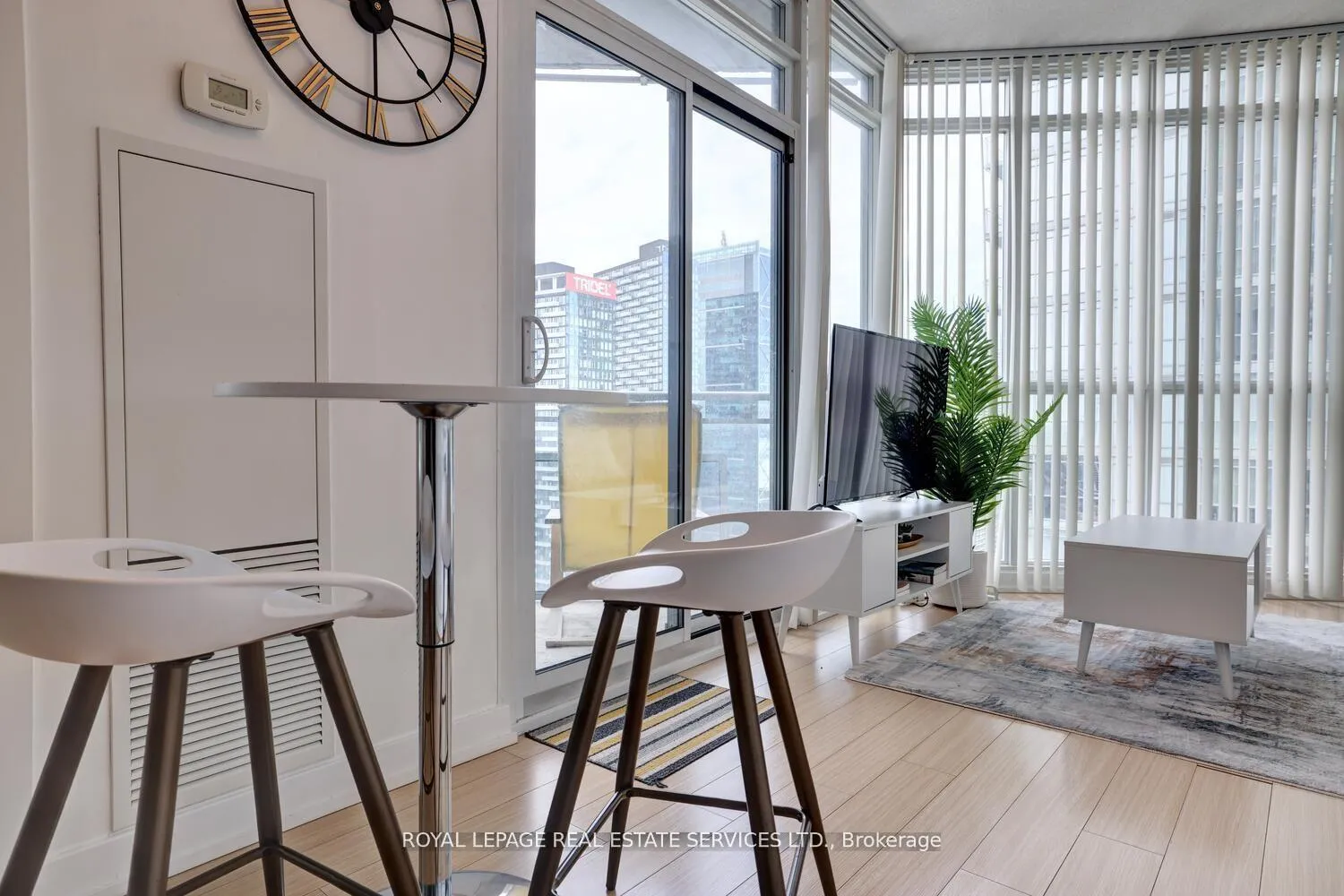 Photo 10 of Unit 3902, 21 Iceboat Terrace, Toronto, Waterfront Communities — HOMEH
