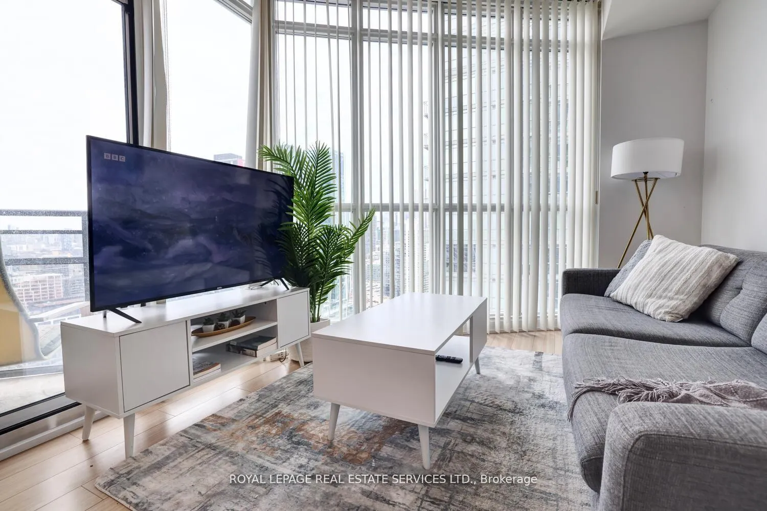 Photo 11 of Unit 3902, 21 Iceboat Terrace, Toronto, Waterfront Communities — HOMEH