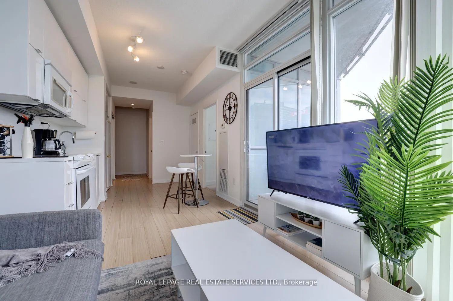 Photo 12 of Unit 3902, 21 Iceboat Terrace, Toronto, Waterfront Communities — HOMEH