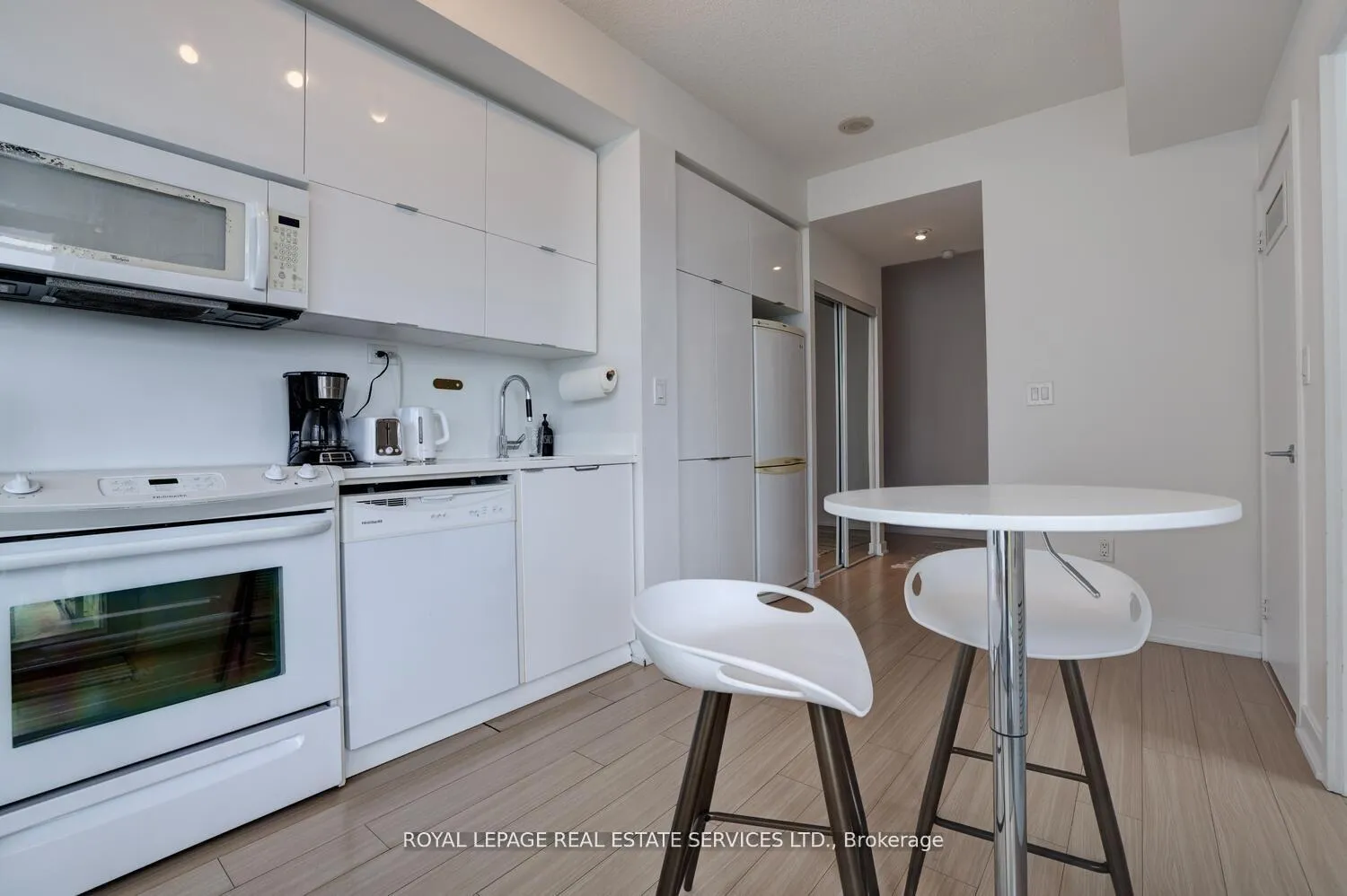 Photo 15 of Unit 3902, 21 Iceboat Terrace, Toronto, Waterfront Communities — HOMEH