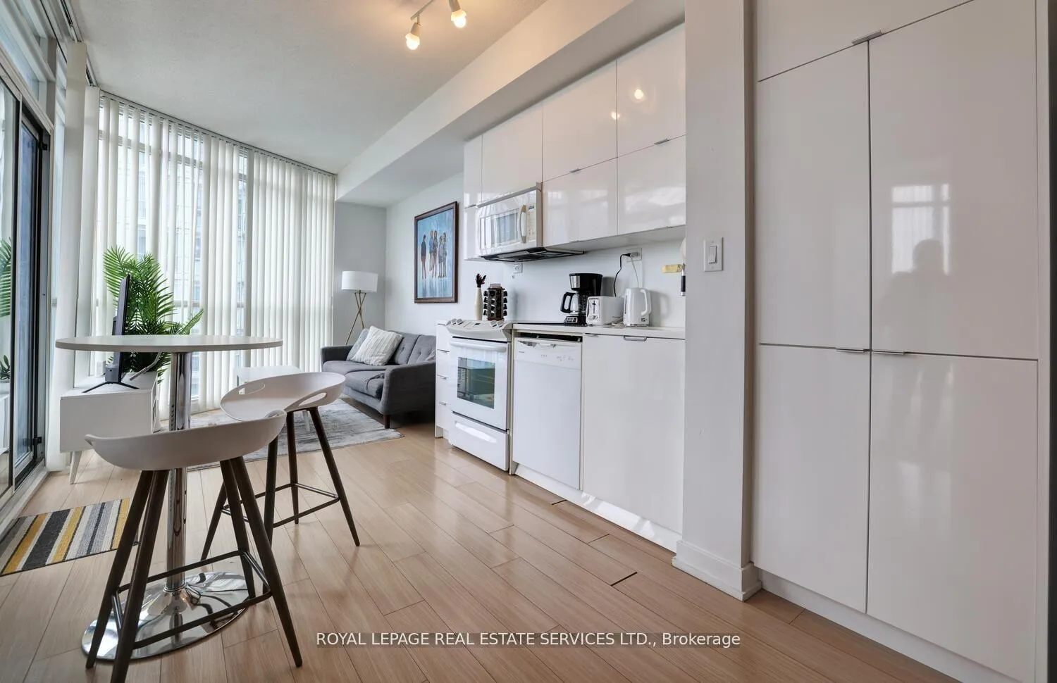 Photo 17 of Unit 3902, 21 Iceboat Terrace, Toronto, Waterfront Communities — HOMEH