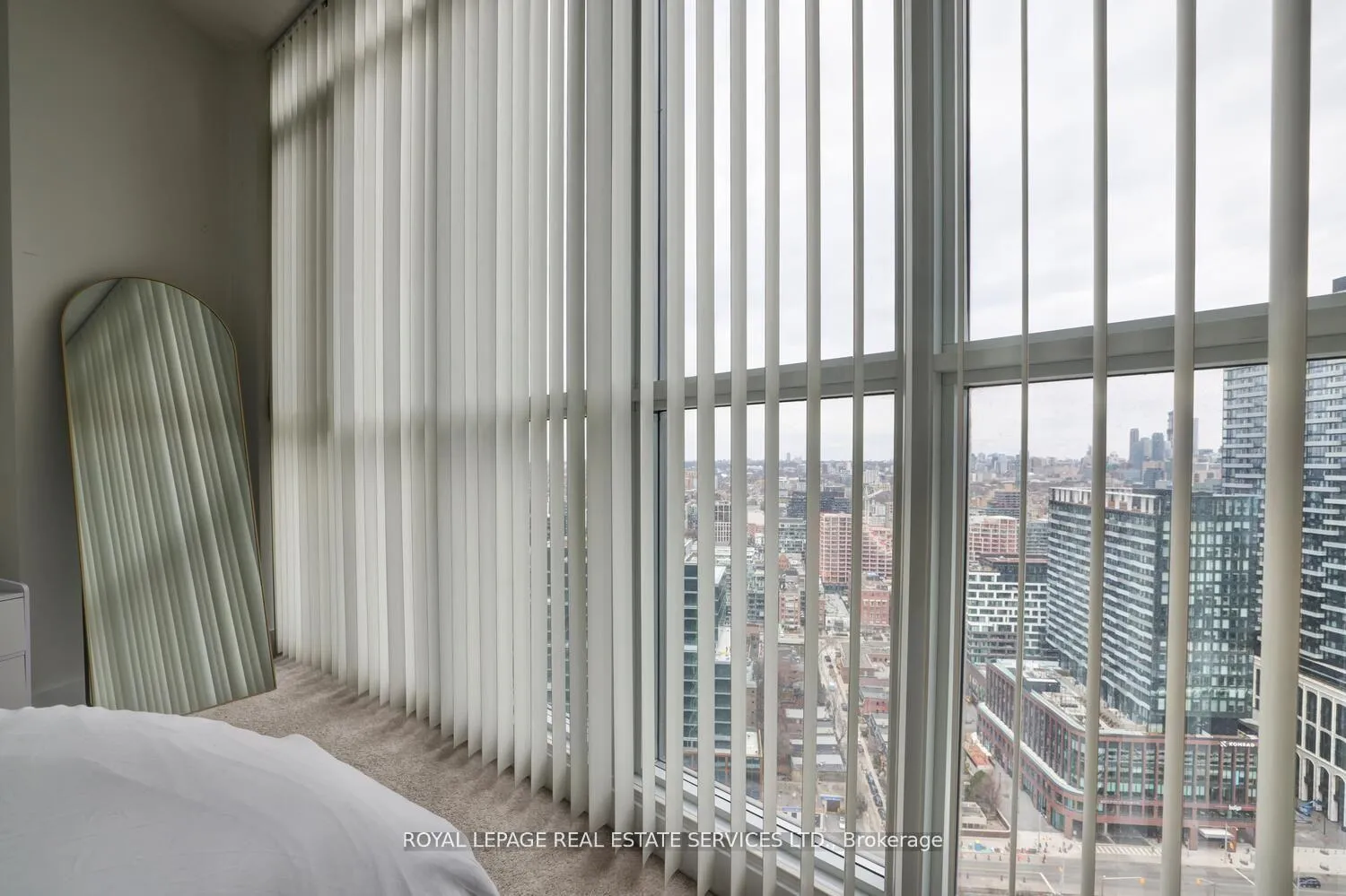 Photo 19 of Unit 3902, 21 Iceboat Terrace, Toronto, Waterfront Communities — HOMEH