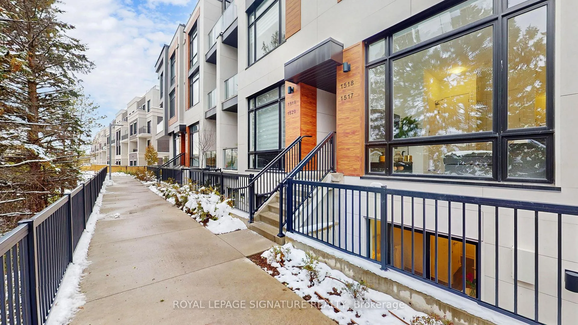 Front of Unit 1517, 11 David Eyer Road