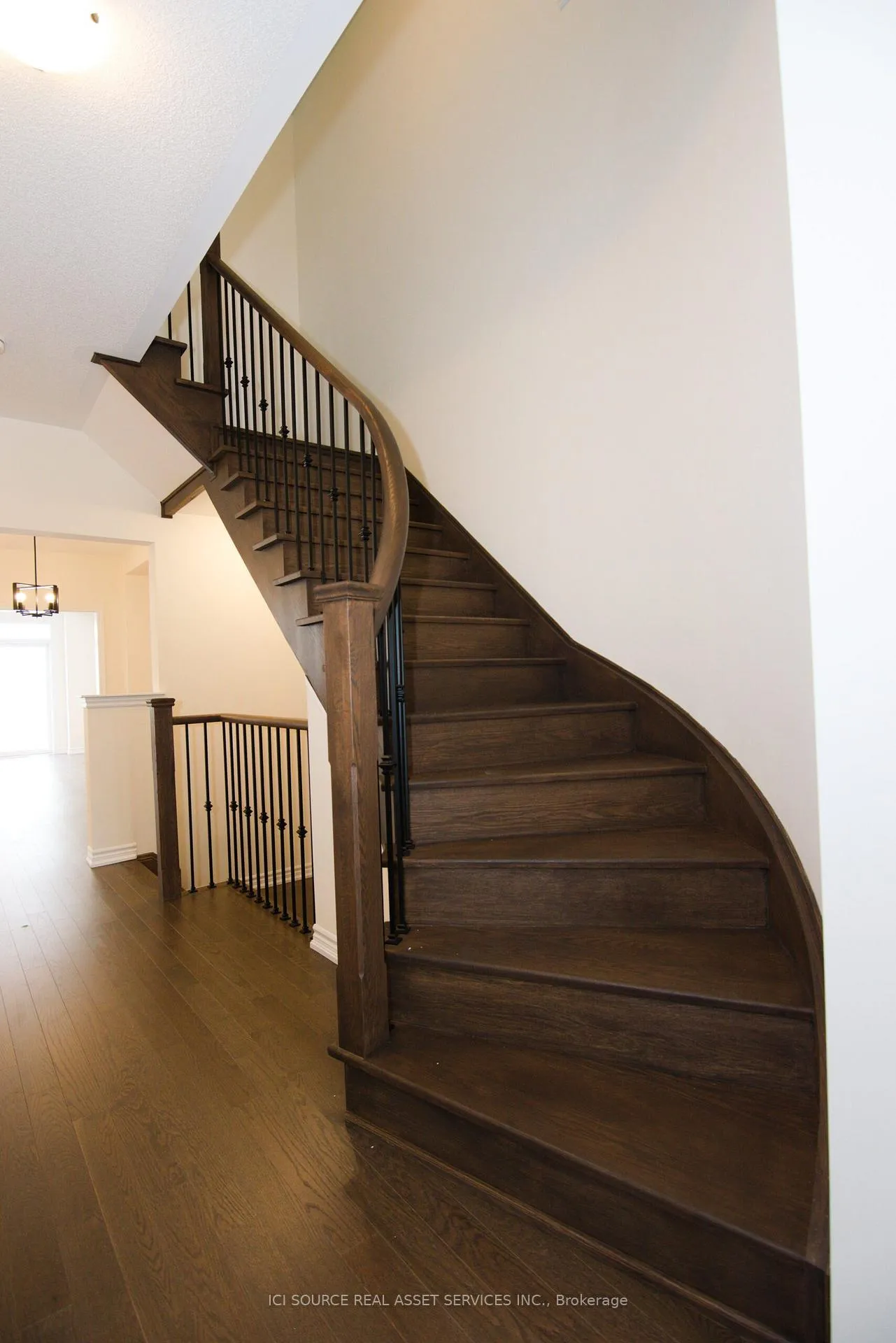 Photo 2 of 50 Mountainside Crescent, Whitby, Rolling Acres — HOMEH