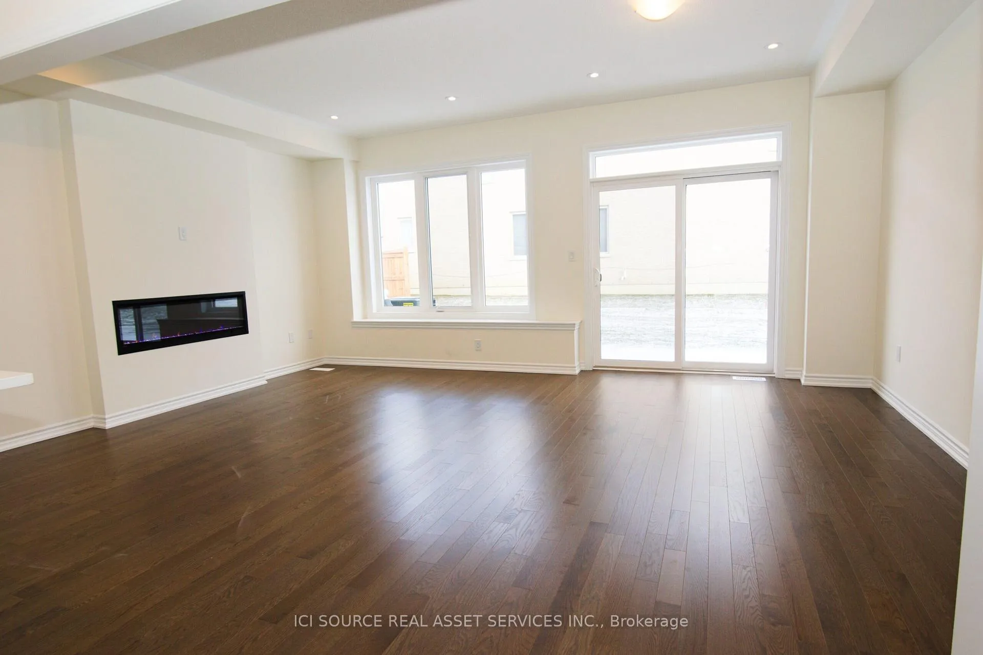 Photo 5 of 50 Mountainside Crescent, Whitby, Rolling Acres — HOMEH