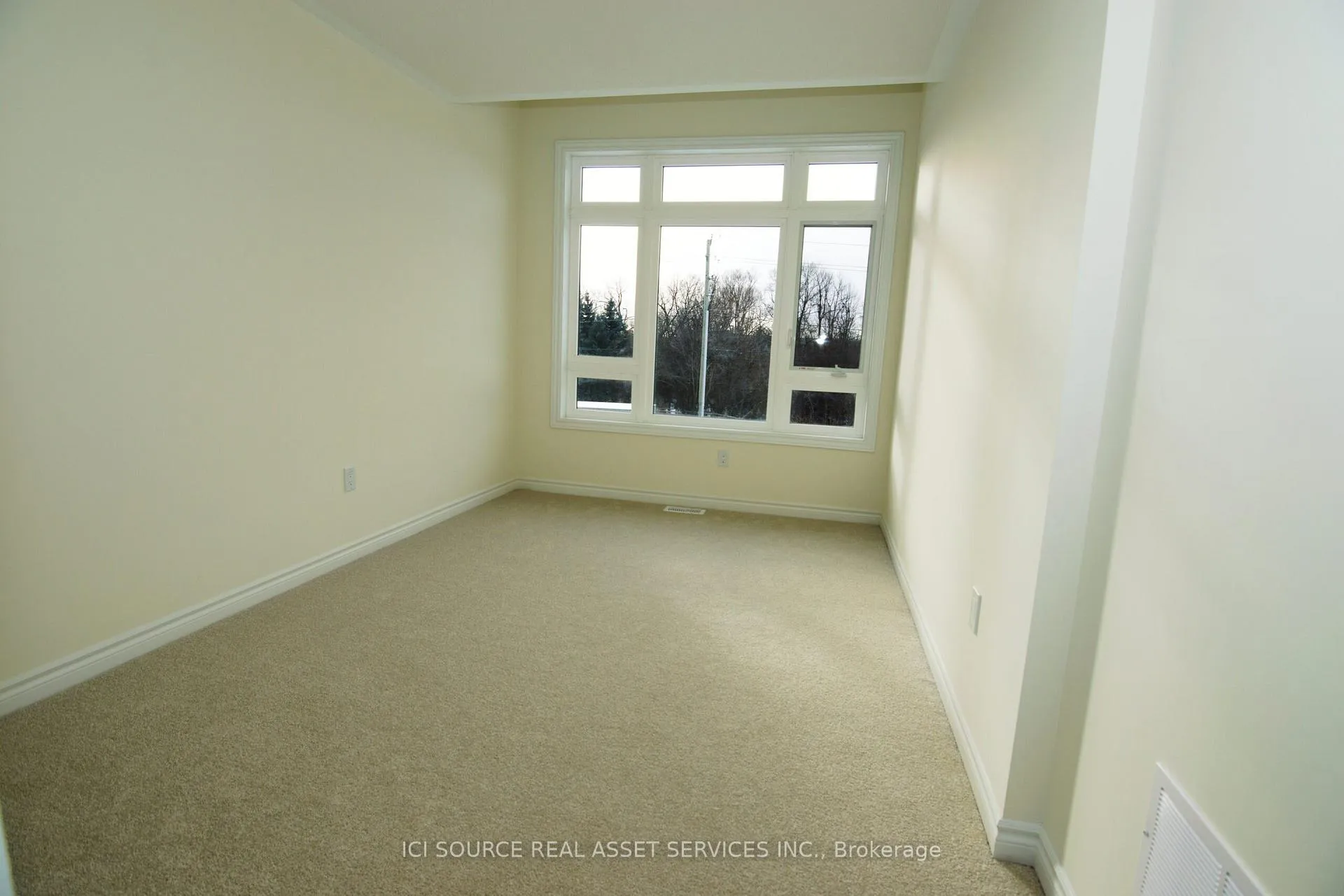 Photo 10 of 50 Mountainside Crescent, Whitby, Rolling Acres — HOMEH