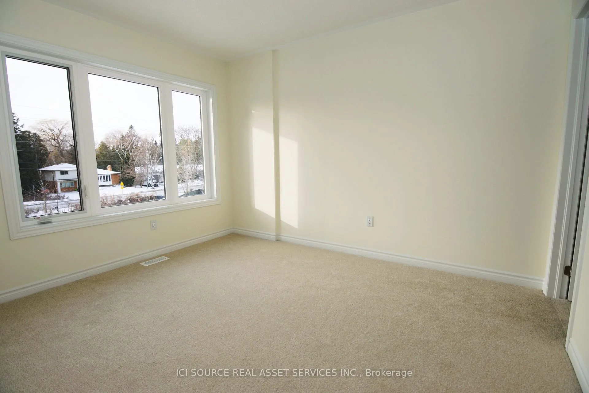 Photo 12 of 50 Mountainside Crescent, Whitby, Rolling Acres — HOMEH