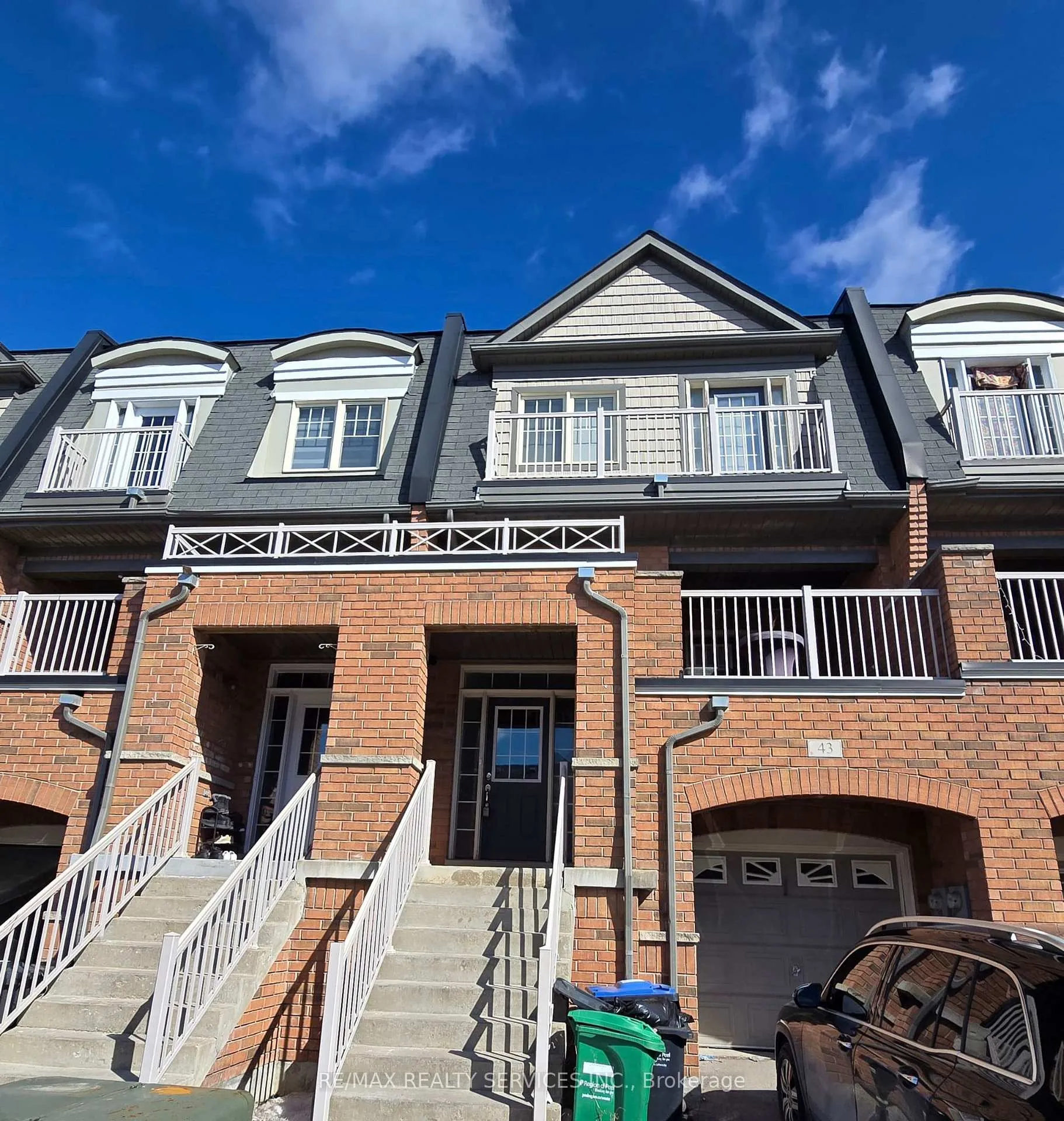 Front of 43 Seachart Place