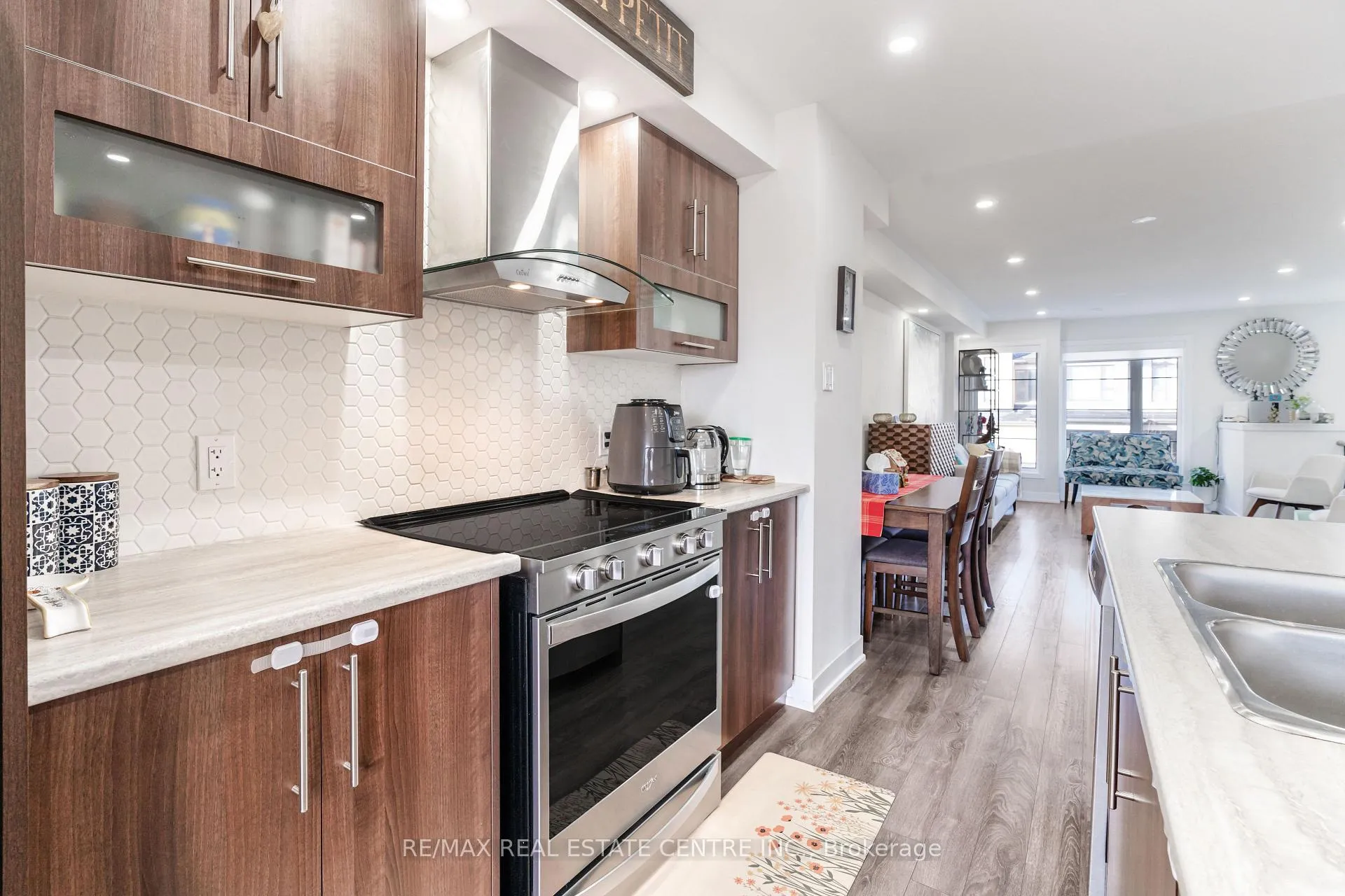 Photo 16 of 93 Donald Fleming Way, Whitby, Pringle Creek — HOMEH
