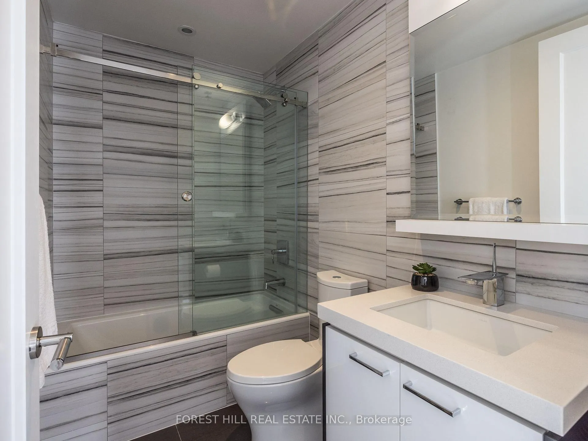 Photo 16 of 1074 Bay Street, Toronto, Bay Street Corridor — HOMEH