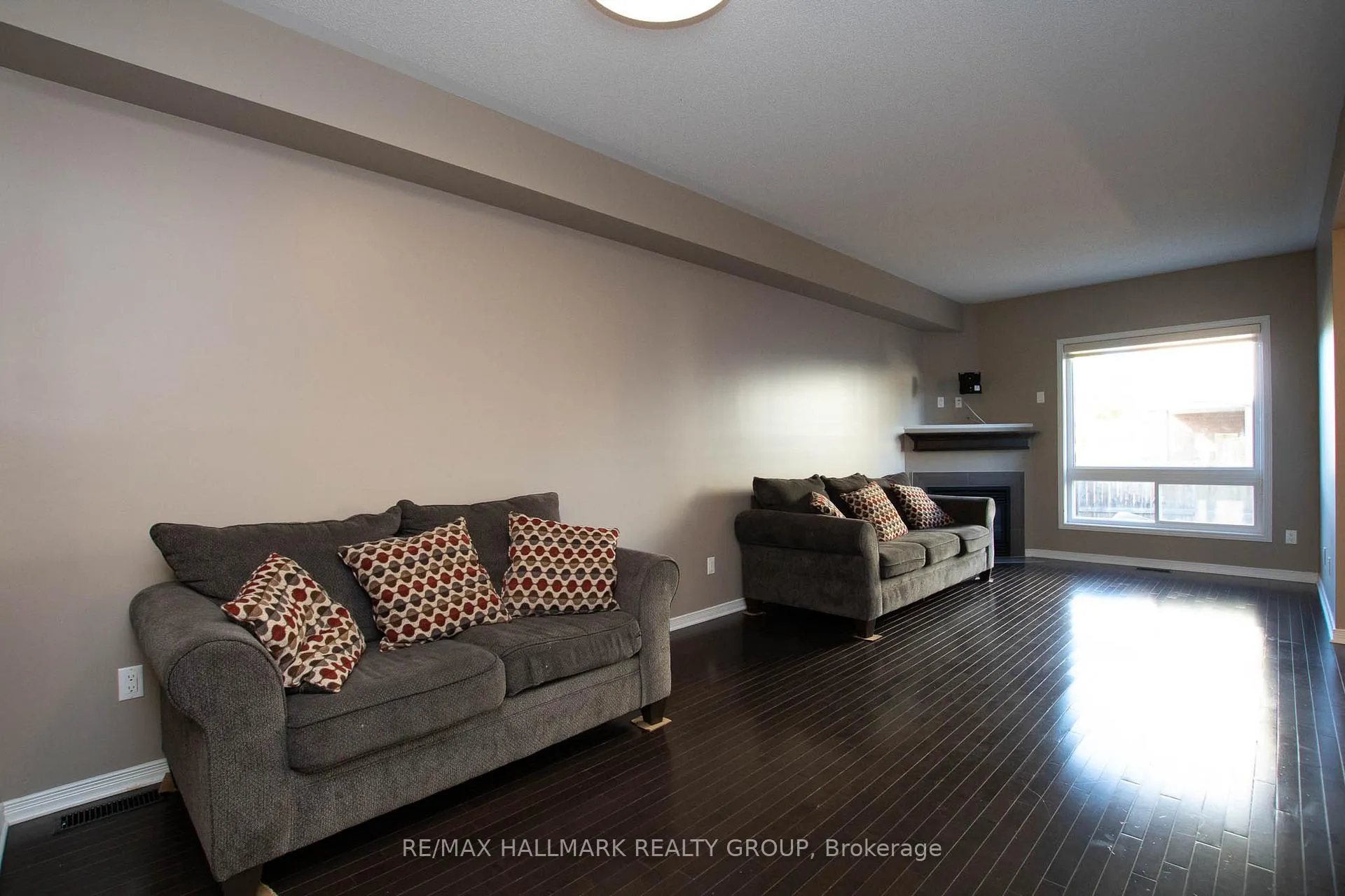 Photo 7 of 917 Torovin Private, Ottawa, Pineview — HOMEH