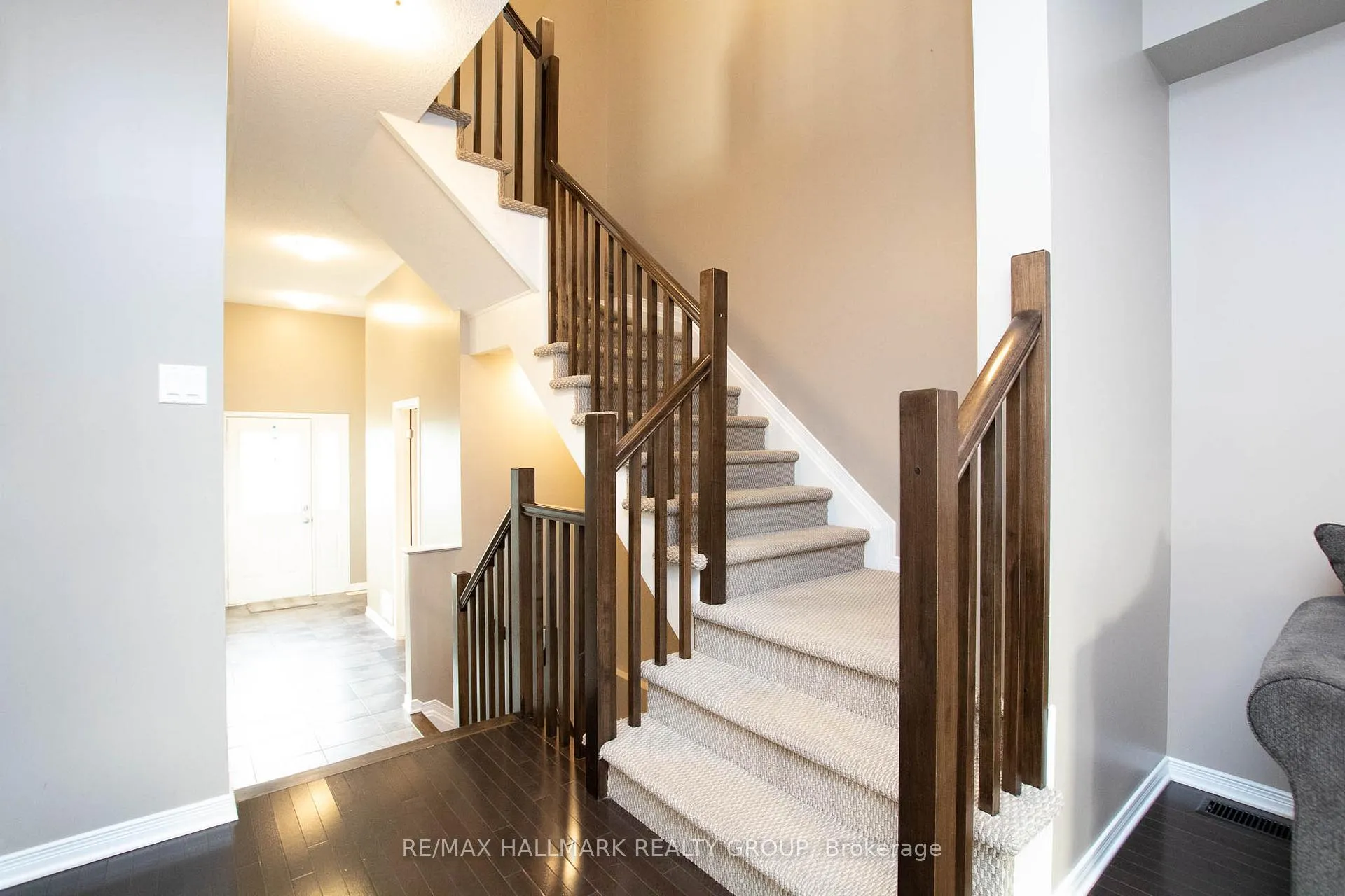 Photo 18 of 917 Torovin Private, Ottawa, Pineview — HOMEH