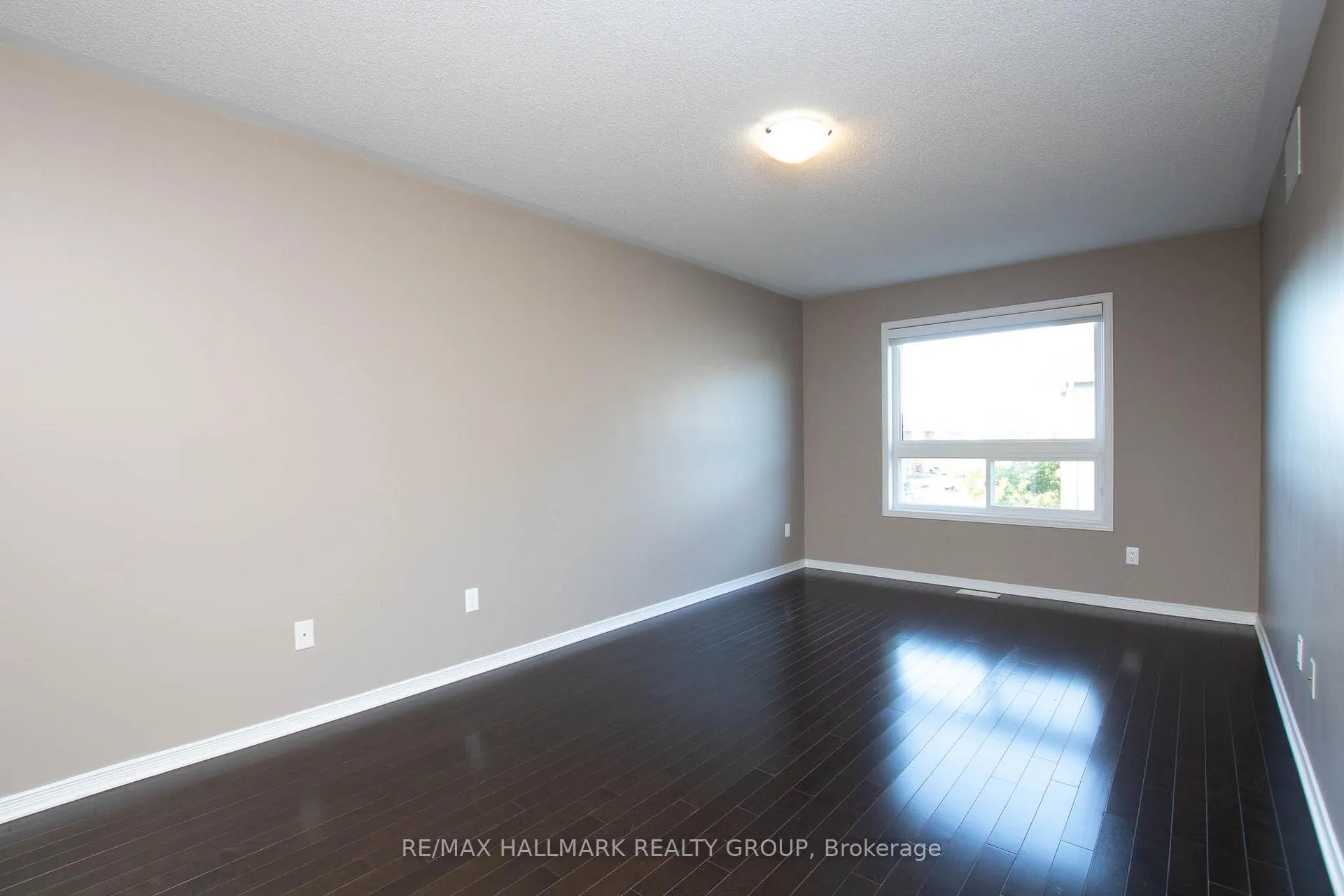 Photo 21 of 917 Torovin Private, Ottawa, Pineview — HOMEH