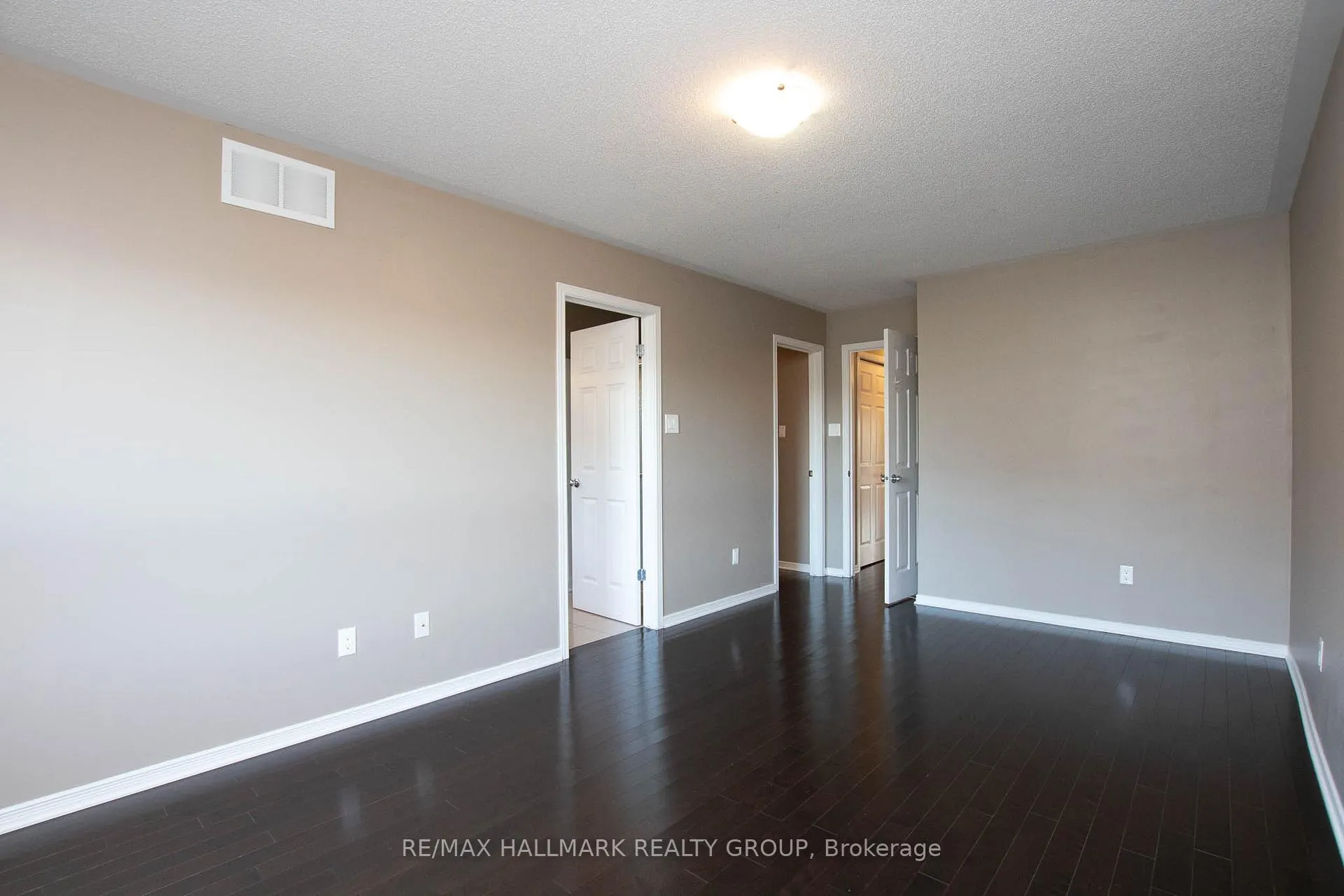 Photo 22 of 917 Torovin Private, Ottawa, Pineview — HOMEH