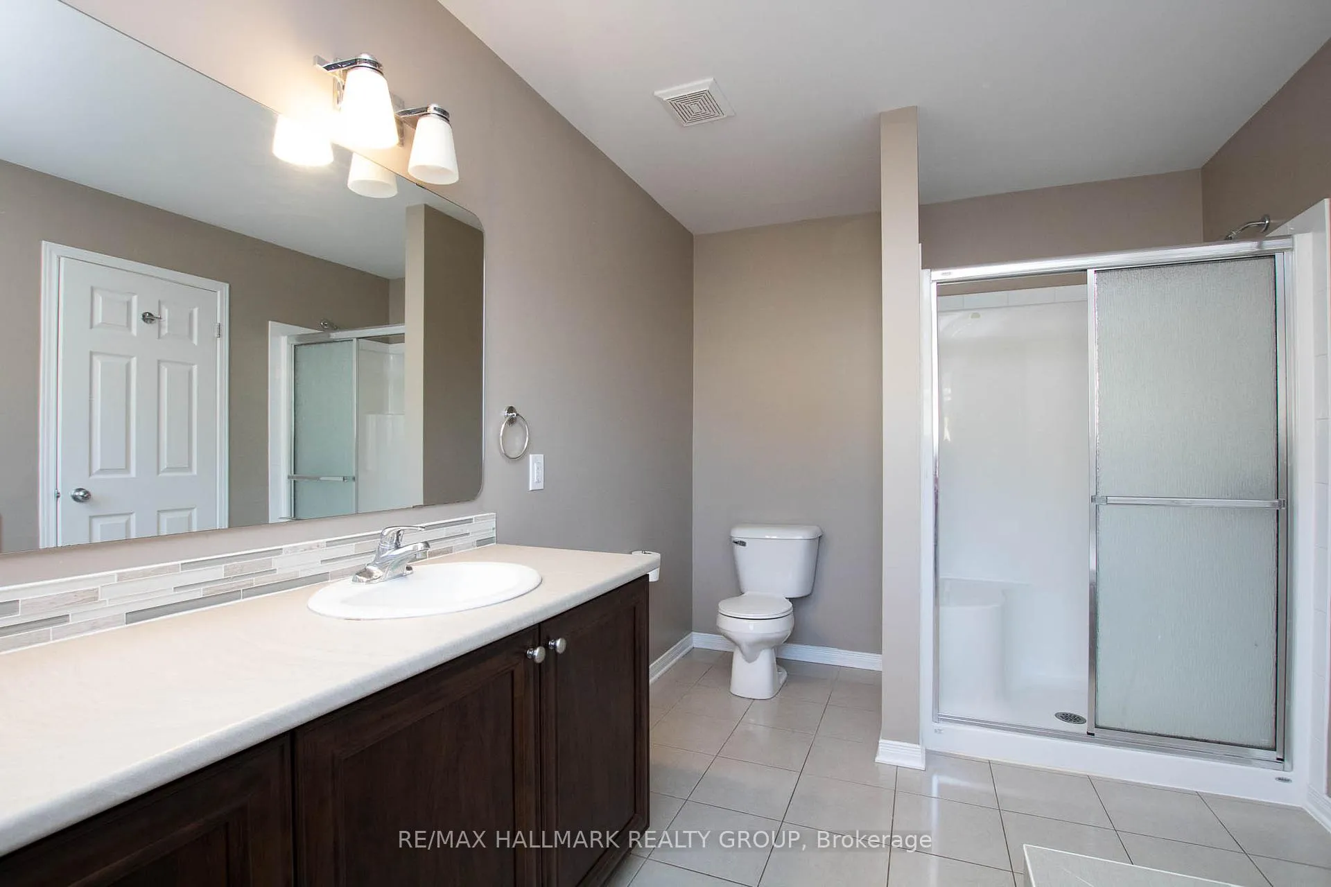 Photo 23 of 917 Torovin Private, Ottawa, Pineview — HOMEH