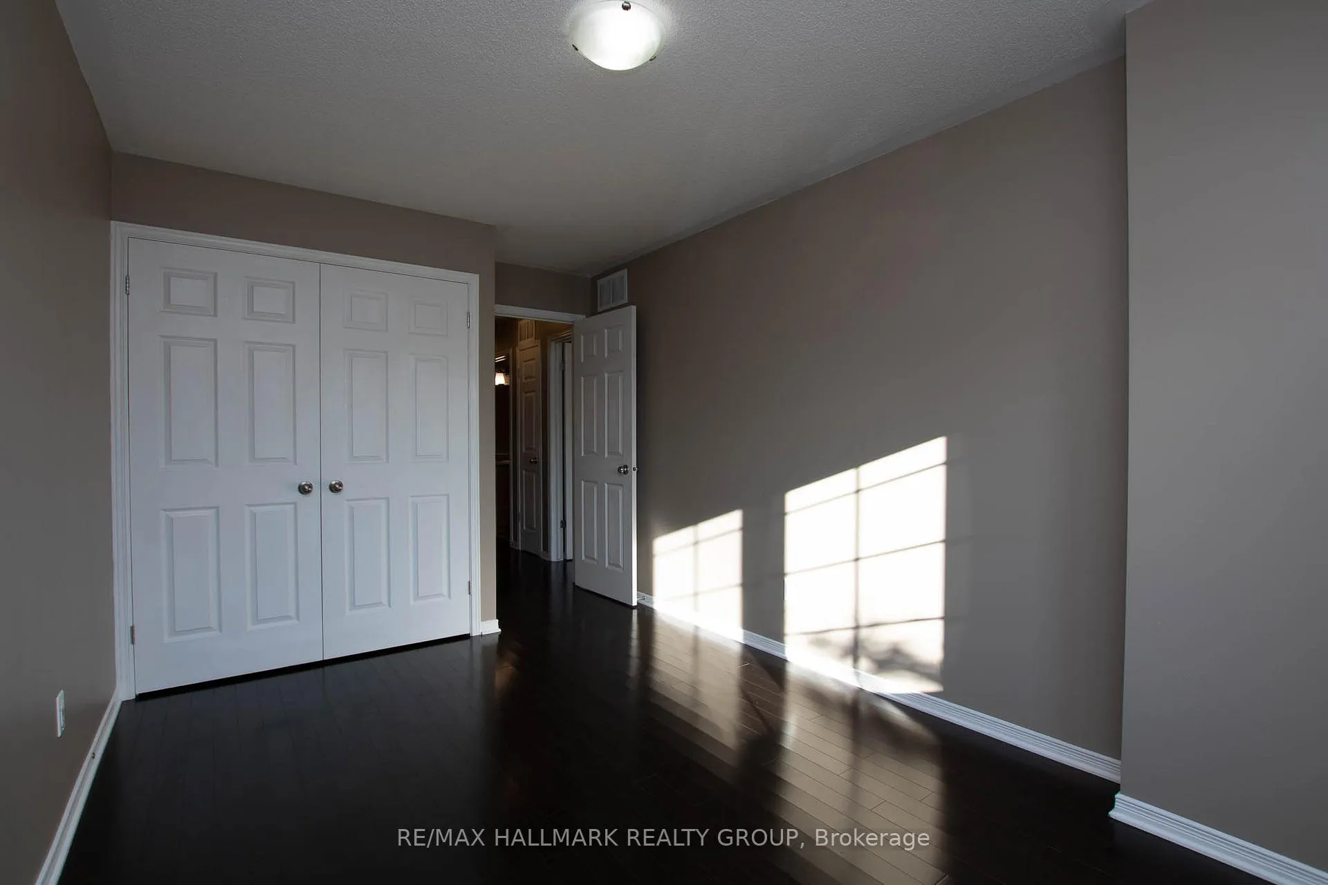 Photo 27 of 917 Torovin Private, Ottawa, Pineview — HOMEH