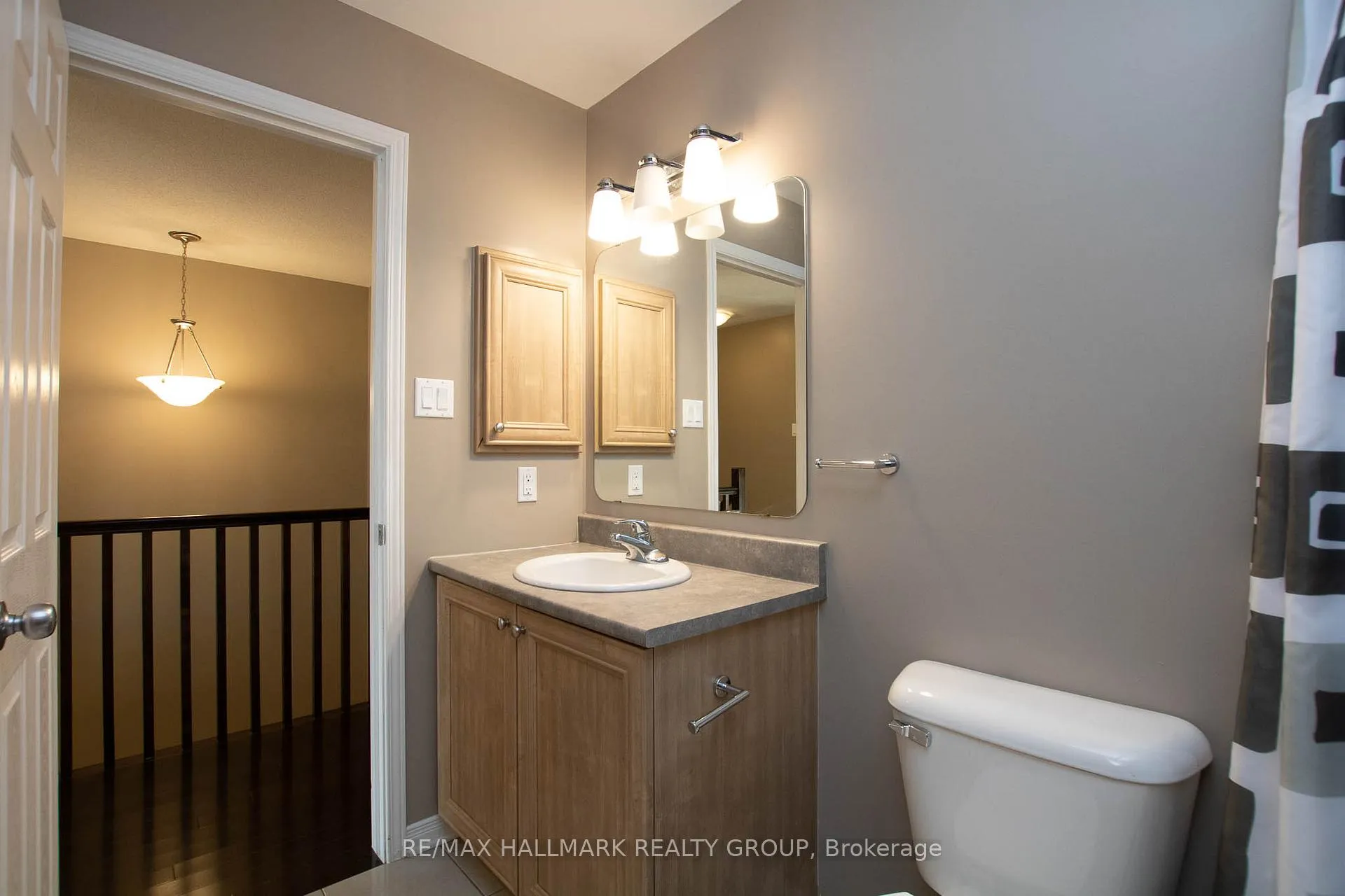 Photo 29 of 917 Torovin Private, Ottawa, Pineview — HOMEH