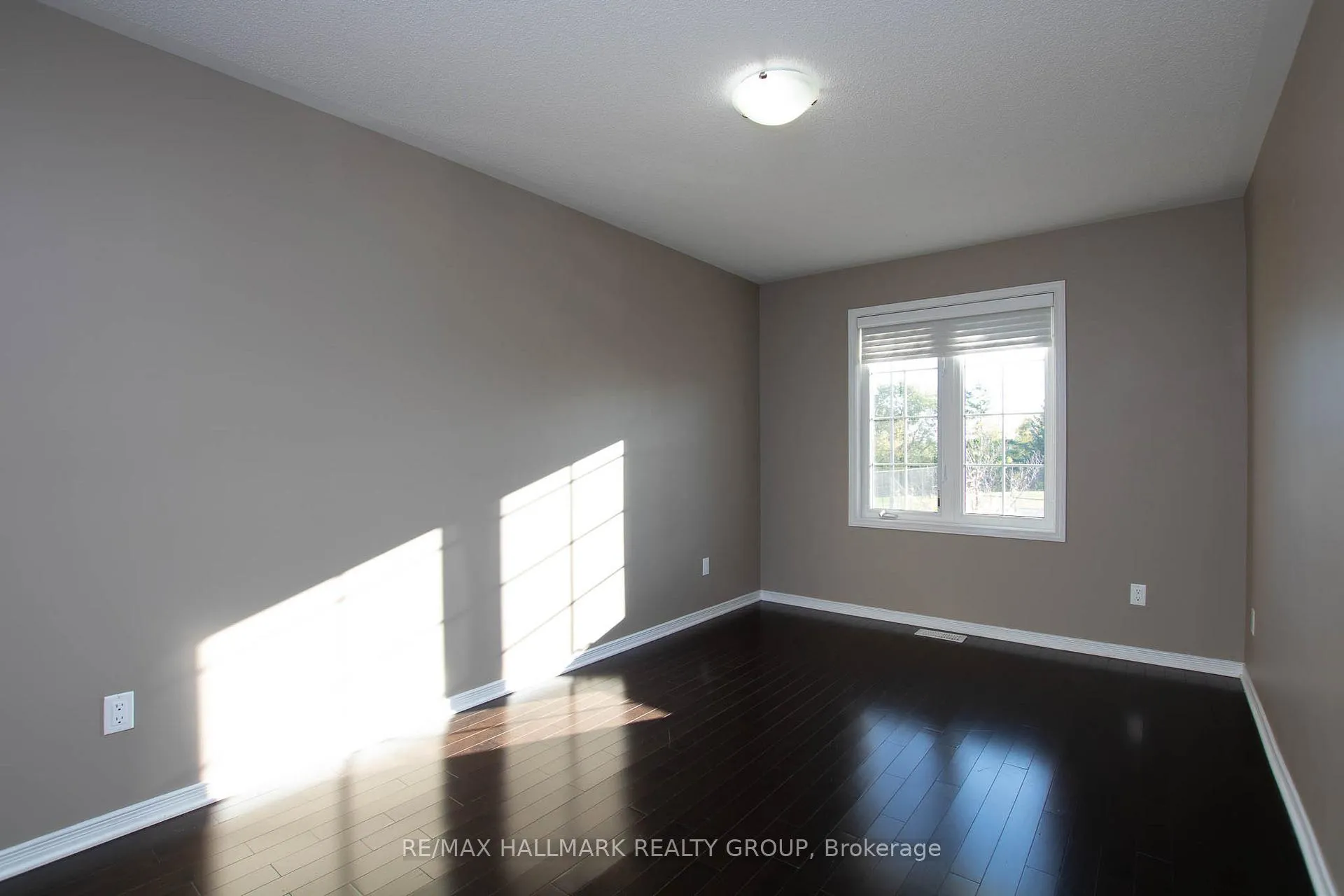 Photo 30 of 917 Torovin Private, Ottawa, Pineview — HOMEH